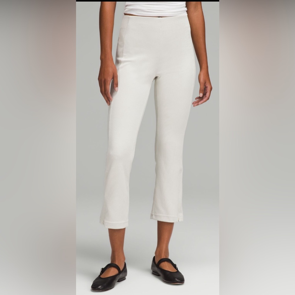 NWT- Lululemon Ribbed Softstreme Zip-Leg HR Crop 25" in white, size 10.